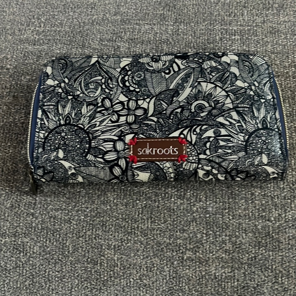SakRoots Zip Around Wallet